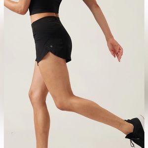 Athleta run with it short